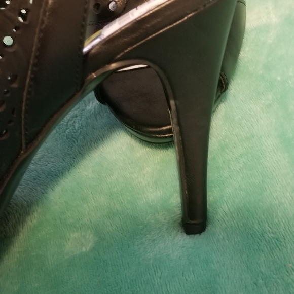 Heels - Picture 6 of 6